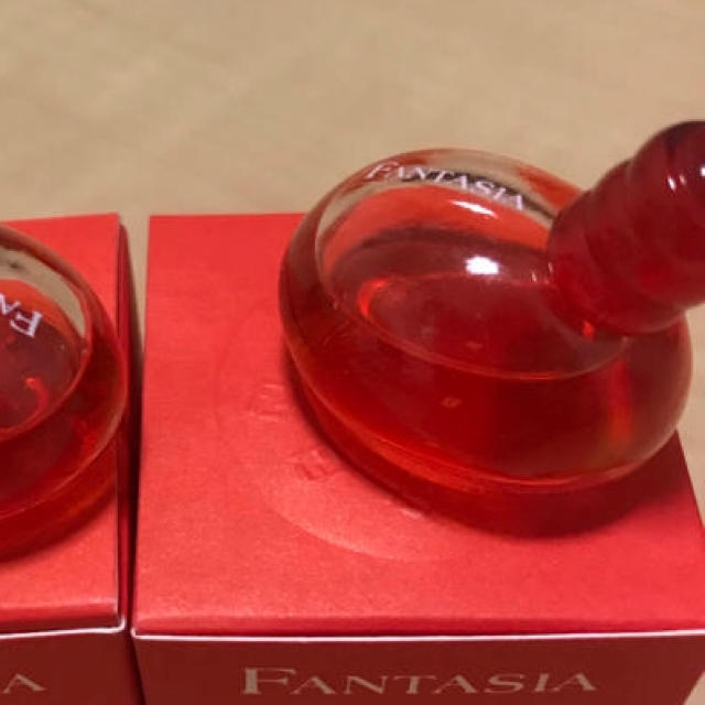FENDI(フェンディ)の新品 フェンディ   ファンタジア 赤 7ml コスメ/美容の香水(香水(女性用))の商品写真