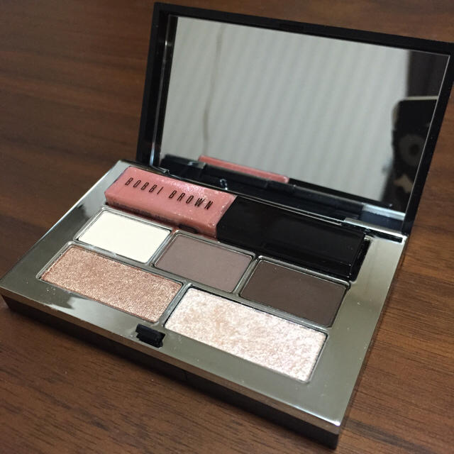 BOBBI BROWN(ボビイブラウン)の2015コフレ コスメ/美容のベースメイク/化粧品(パウダーアイブロウ)の商品写真