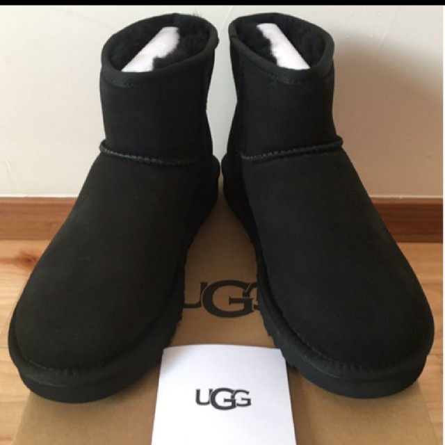 【新品】 UGGクラシックミニⅱブーツ（ブラック:約23.5〜24cm）