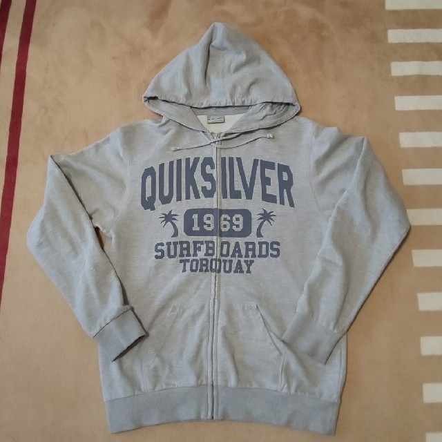 QUIKSILVER(クイックシルバー)のお値下げ! QUIKSILVER クイックシルバーパーカー Lサイズ メンズのトップス(パーカー)の商品写真