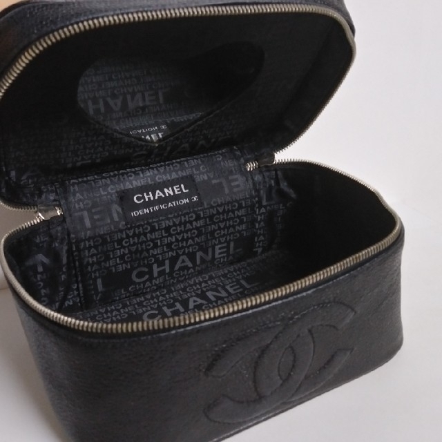 CHANEL(シャネル)のシャネル ノベルティ バニティポーチ レディースのファッション小物(ポーチ)の商品写真