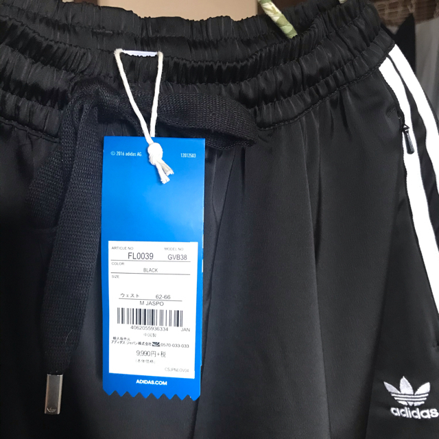 adidas(アディダス)の新品【35%OFF】adidas originals ロングサテンスカートM黒 レディースのスカート(ロングスカート)の商品写真