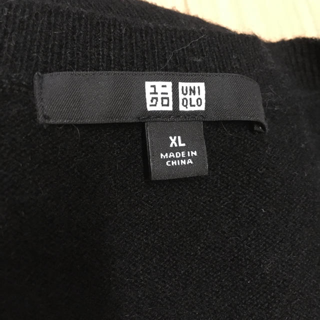 UNIQLO(ユニクロ)のユニクロ　カシミアVニット　ブラック レディースのトップス(ニット/セーター)の商品写真