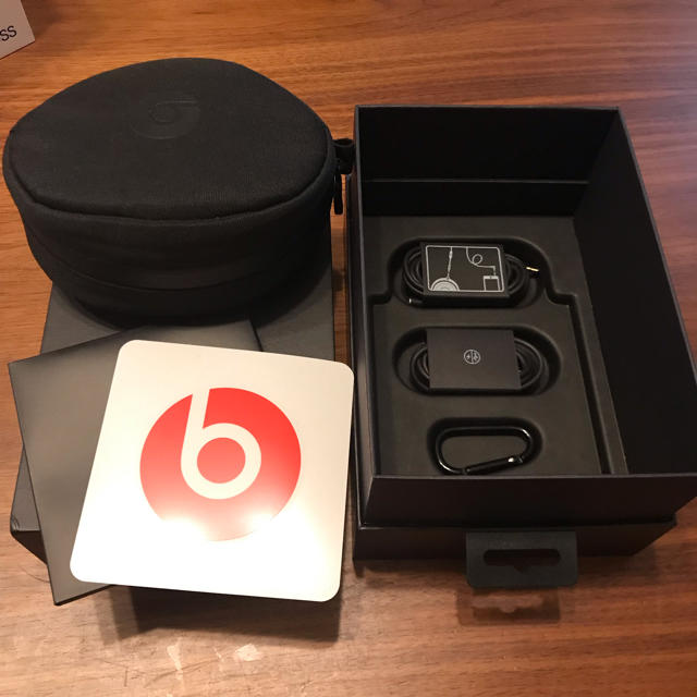 Beats by Dr Dre(ビーツバイドクタードレ)の美品 ビーツ ソロ ワイヤレス スマホ/家電/カメラのオーディオ機器(ヘッドフォン/イヤフォン)の商品写真