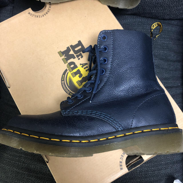 Dr.Martens(ドクターマーチン)の【廃盤ネイビー】ドクターマーチン 8ホール ブーツ レディースの靴/シューズ(ブーツ)の商品写真