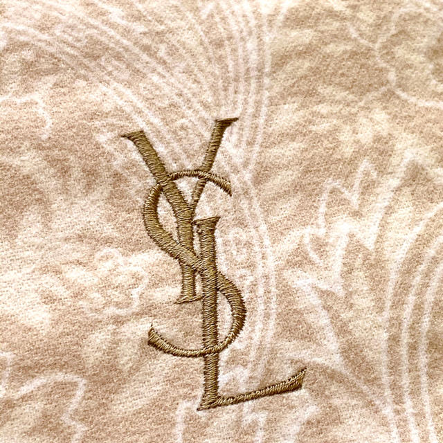 Yves Saint Laurent Beaute(イヴサンローランボーテ)の【新品未使用】イブサンローラン　シーツ　2枚組セット インテリア/住まい/日用品の寝具(シーツ/カバー)の商品写真