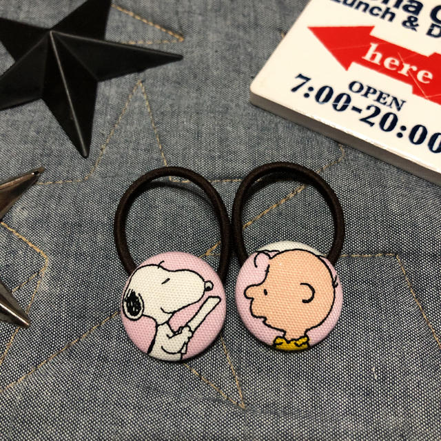 PEANUTS(ピーナッツ)のスヌーピー PEANUTS くるみボタンヘアゴム ハンドメイドのアクセサリー(ヘアアクセサリー)の商品写真