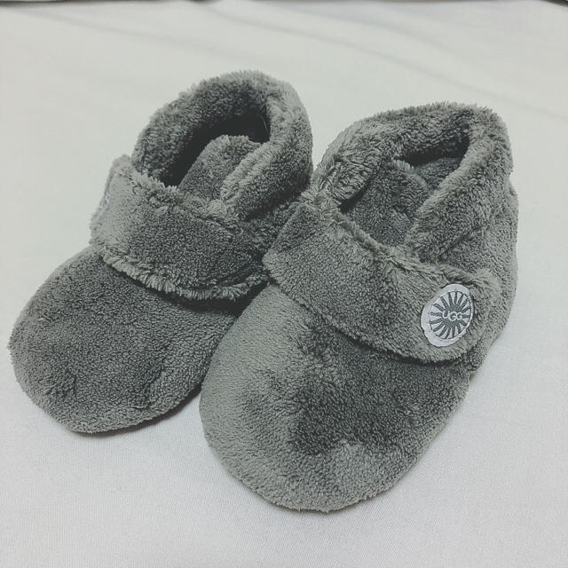 UGG(アグ)のUGG ベイビー　ビックスビー　ブーツ キッズ/ベビー/マタニティのベビー靴/シューズ(~14cm)(ブーツ)の商品写真