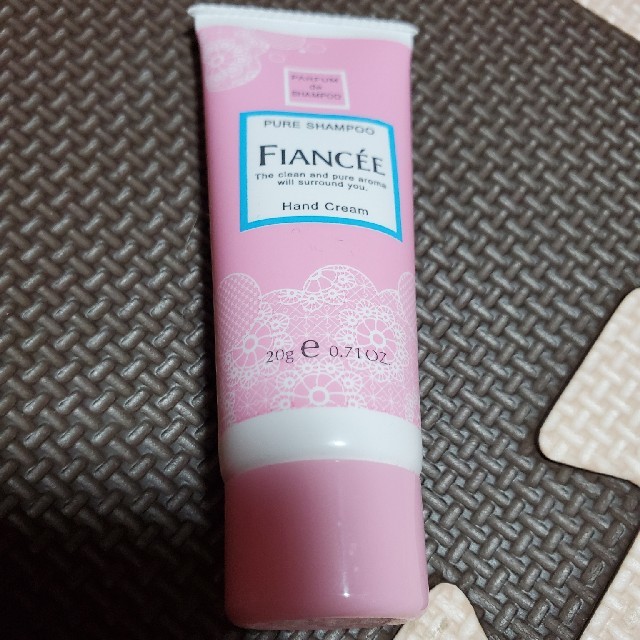 FIANCEE(フィアンセ)のハンドクリーム コスメ/美容のボディケア(ハンドクリーム)の商品写真