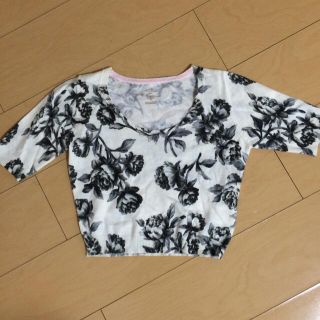 スナイデル(SNIDEL)のsnidel/花柄ショートトップス(カットソー(長袖/七分))