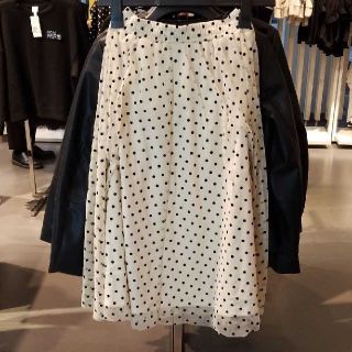 エイチアンドエム(H&M)のポルカドットチュールスカート(ロングスカート)