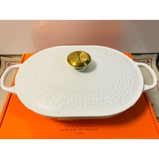 LE CREUSET - ルクルーゼ 限定 オブロングマルミット フラワーレリーフ