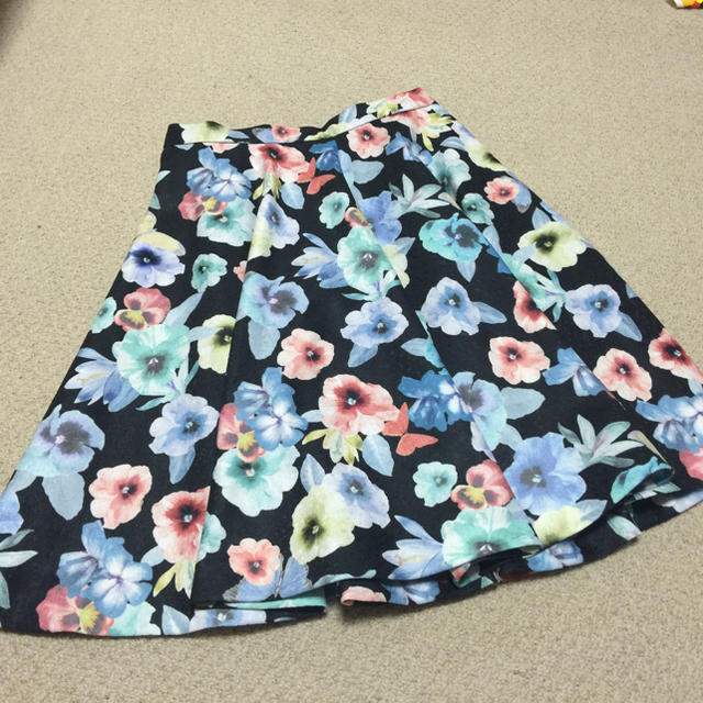 31 Sons de mode(トランテアンソンドゥモード)のトランテアン 花柄フレアスカート レディースのスカート(ひざ丈スカート)の商品写真