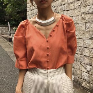 アメリヴィンテージ(Ameri VINTAGE)のDECORATIVE BUTTON  BLOUSE(シャツ/ブラウス(長袖/七分))