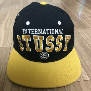 ステューシー(STUSSY)のstussy 帽子　ストレートキャップ(キャップ)