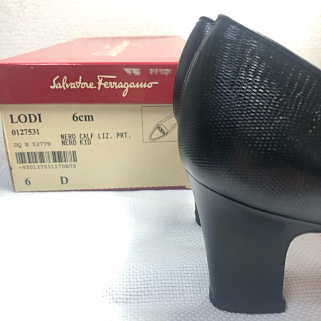 Ferragamo(フェラガモ)のフェラガモ　LODI 6cm　ガンチーニゴールドビット　パンプス レディースの靴/シューズ(ハイヒール/パンプス)の商品写真
