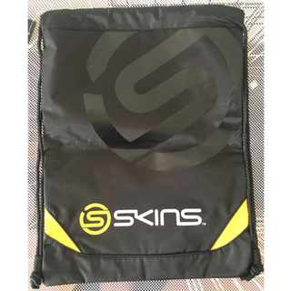 スキンズ(SKINS)の【新品未使用】skins ジムサック／ナップサック （1個）(バッグパック/リュック)