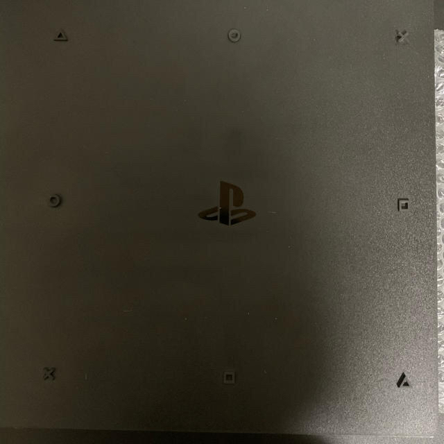 PlayStation4(プレイステーション4)のPlayStation 4 Pro ジェットブラック　1TB エンタメ/ホビーのゲームソフト/ゲーム機本体(家庭用ゲーム機本体)の商品写真