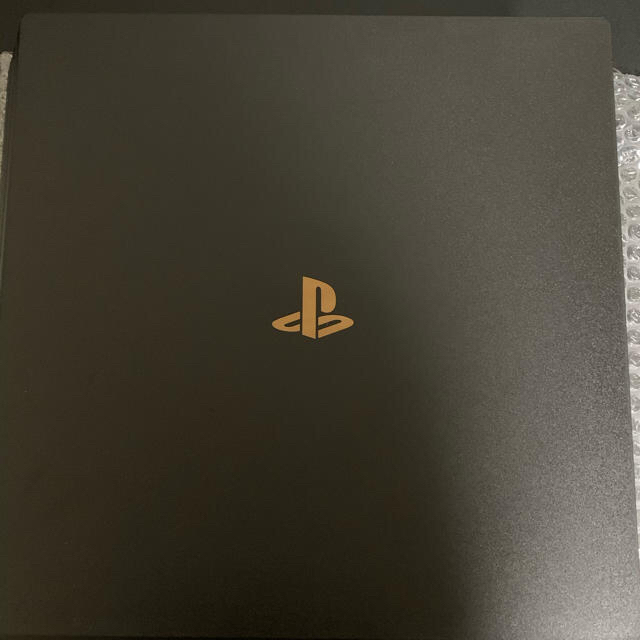 PlayStation4(プレイステーション4)のPlayStation 4 Pro ジェットブラック　1TB エンタメ/ホビーのゲームソフト/ゲーム機本体(家庭用ゲーム機本体)の商品写真