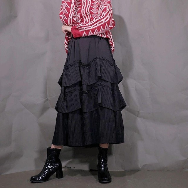 STUDIOUS(ステュディオス)のVOLUME PLEAT LAYERED SKIRT. レディースのスカート(ロングスカート)の商品写真