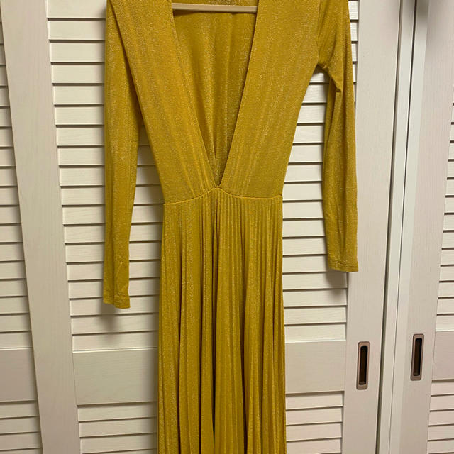 BCBGMAXAZRIA(ビーシービージーマックスアズリア)のElisabetta franchi ドレス　サイズ40 レディースのフォーマル/ドレス(その他ドレス)の商品写真