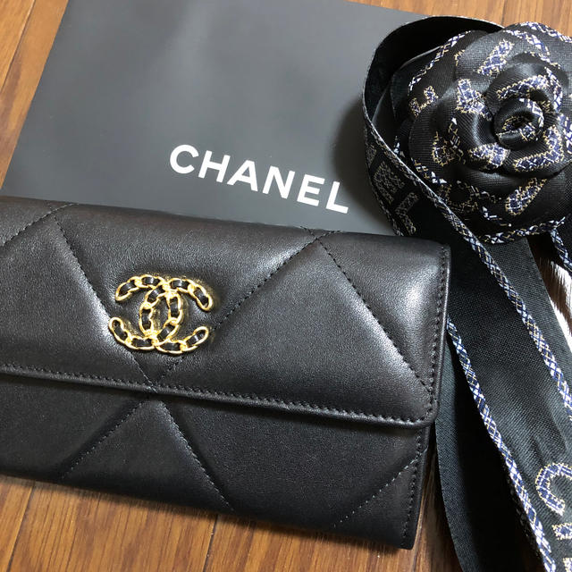 新品未使用品　CHANEL長財布