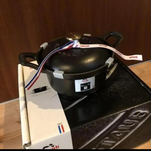 STAUB(ストウブ)のSTAUB　ココットヴィンテージ　ラウンド12cm　ブラック インテリア/住まい/日用品のキッチン/食器(鍋/フライパン)の商品写真