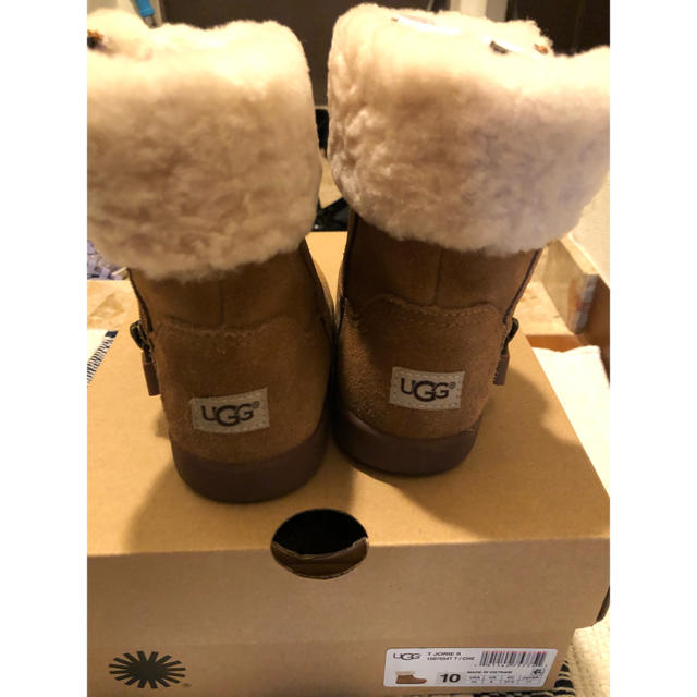 UGG(アグ)のキッズ用UGGブーツ キッズ/ベビー/マタニティのキッズ靴/シューズ(15cm~)(ブーツ)の商品写真