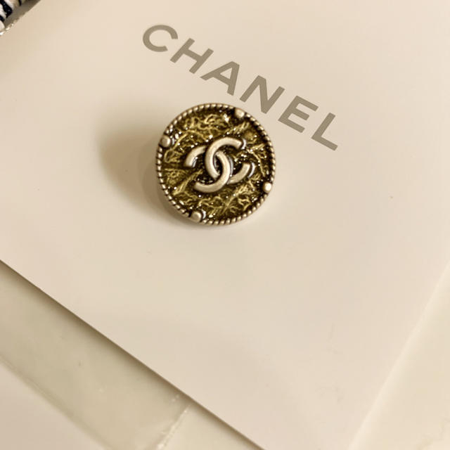 CHANEL(シャネル)の【国内正規品】シャネル♡ボタン＆スリット糸 レディースのレディース その他(その他)の商品写真