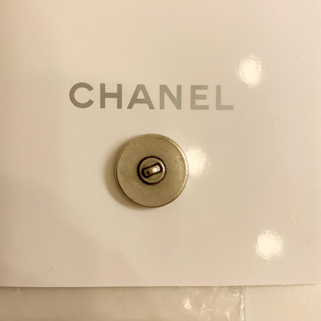 CHANEL(シャネル)の【国内正規品】シャネル♡ボタン＆スリット糸 レディースのレディース その他(その他)の商品写真