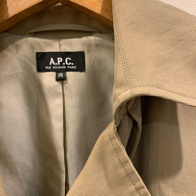 A.P.C(アーペーセー)の定番 A.P.C. アーペーセー トレンチコート レディースのジャケット/アウター(トレンチコート)の商品写真