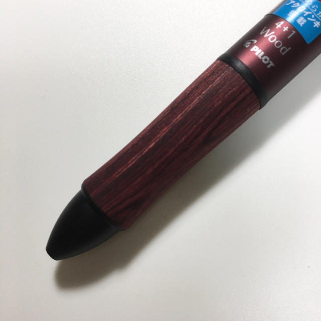 PILOT(パイロット)の4+1 Wood (フォープラスワンウッド) 多機能ペン ボルドー色 インテリア/住まい/日用品の文房具(ペン/マーカー)の商品写真