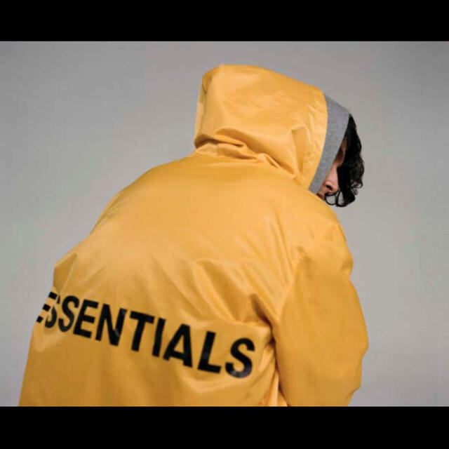 FEAR OF GOD(フィアオブゴッド)のFOG ESSENTIALS コーチジャケット　黄色 メンズのジャケット/アウター(その他)の商品写真