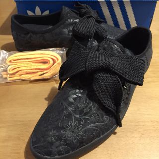 Adidas 新品25 5アディダスリレースロー花柄黒の通販 By Re Wea アディダスならラクマ Adidas 新品25 5アディダスリレースロー花柄黒の通販 By Re Wea アディダスならラクマ