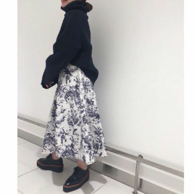 Mila Owen(ミラオーウェン)のデザインヘムウエストシャーリングスカート レディースのスカート(ロングスカート)の商品写真