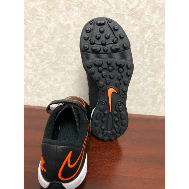 NIKE(ナイキ)のNikeジュニア　サッカーシューズ　18センチ キッズ/ベビー/マタニティのキッズ靴/シューズ(15cm~)(スニーカー)の商品写真