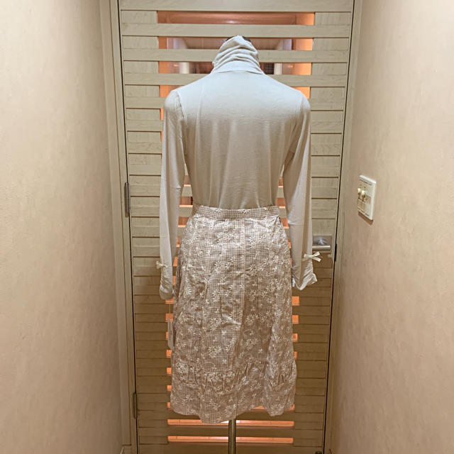 GALLERY VISCONTI(ギャラリービスコンティ)のギャラリービスコンティ 新品 定価2万2900円＋税 11号カットソー&スカート レディースのスカート(ひざ丈スカート)の商品写真