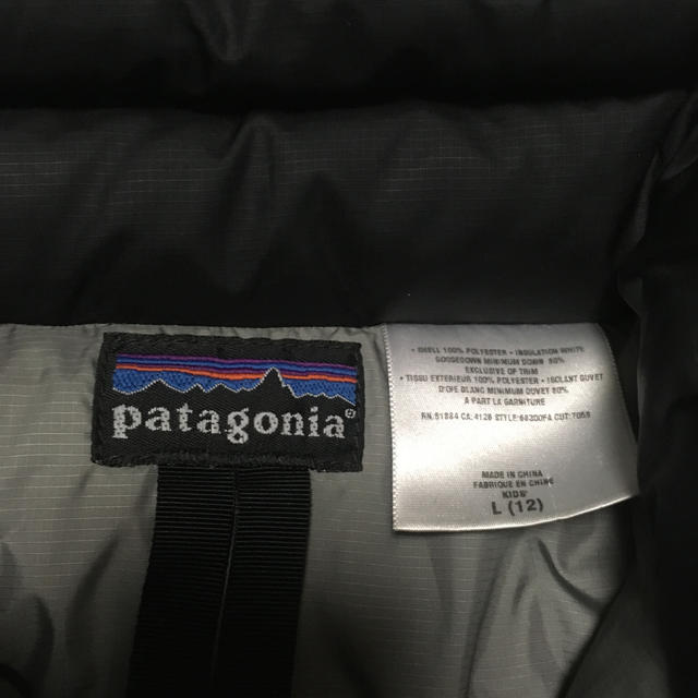 patagonia(パタゴニア)のパタゴニア　キッズ　ダウンジャケット　黒 キッズ/ベビー/マタニティのキッズ服女の子用(90cm~)(ジャケット/上着)の商品写真