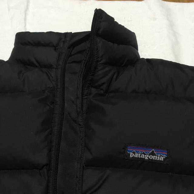 patagonia(パタゴニア)のパタゴニア　キッズ　ダウンジャケット　黒 キッズ/ベビー/マタニティのキッズ服女の子用(90cm~)(ジャケット/上着)の商品写真