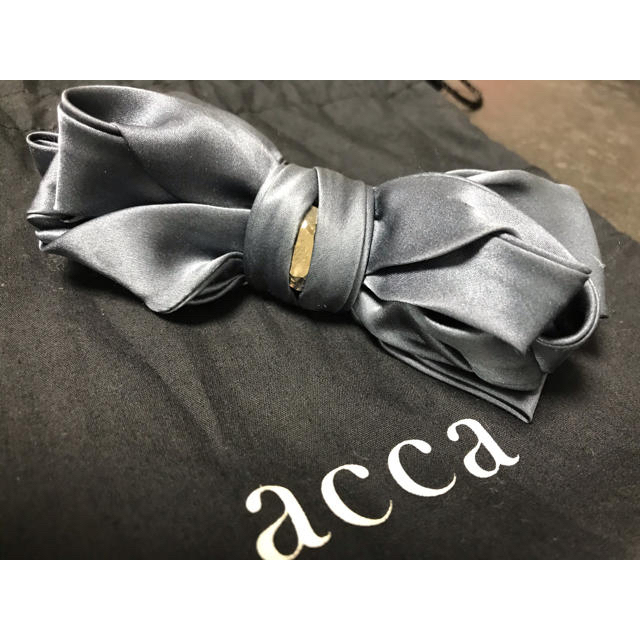 acca(アッカ)の【ハルさん専用】accaアッカ　バレッタブルーリボン　オリジナル巾着付 レディースのヘアアクセサリー(バレッタ/ヘアクリップ)の商品写真