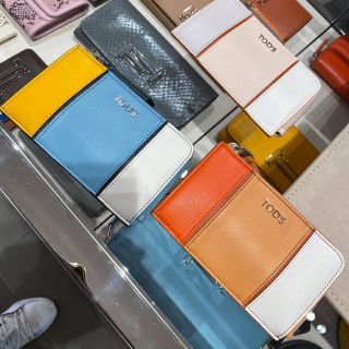 トッズ(TOD'S)のTOD’S ジッパー付カードケース　オレンジ(財布)