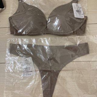 ラヴィジュール(Ravijour)の新品未使用ラヴィジュールE65(ブラ&ショーツセット)