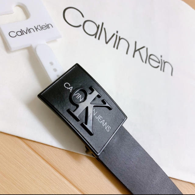 Calvin Klein(カルバンクライン)の★Calvin Klein Jeans 大人気の新ロゴバックルブラック本革ベルト メンズのファッション小物(ベルト)の商品写真