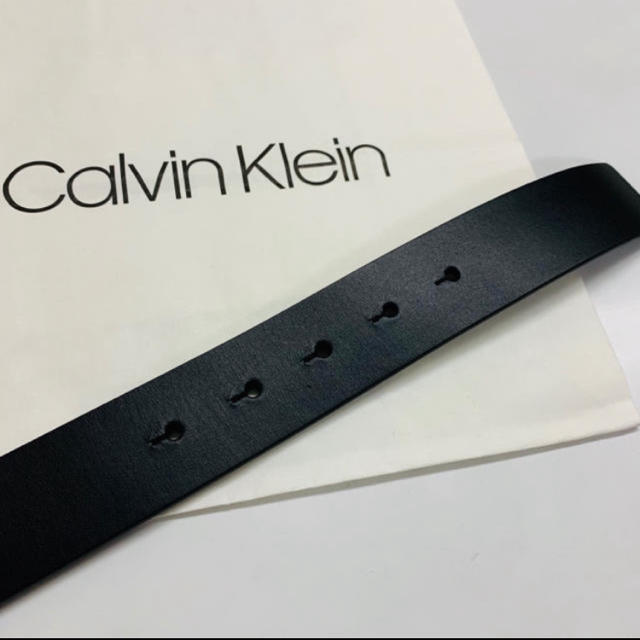 Calvin Klein(カルバンクライン)の★Calvin Klein Jeans 大人気の新ロゴバックルブラック本革ベルト メンズのファッション小物(ベルト)の商品写真