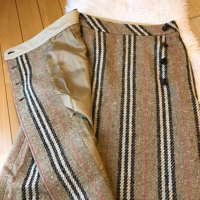 BURBERRY(バーバリー)の美品本物バーバリーBurberry上質ウールストライプ柄巻きスカート♫専用 レディースのスカート(ひざ丈スカート)の商品写真