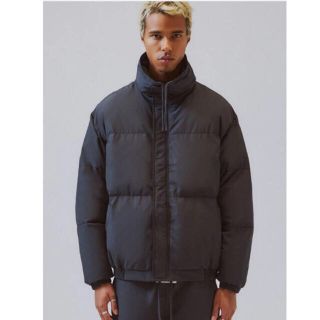 フィアオブゴッド(FEAR OF GOD)のessentials puffer jacket(ダウンジャケット)