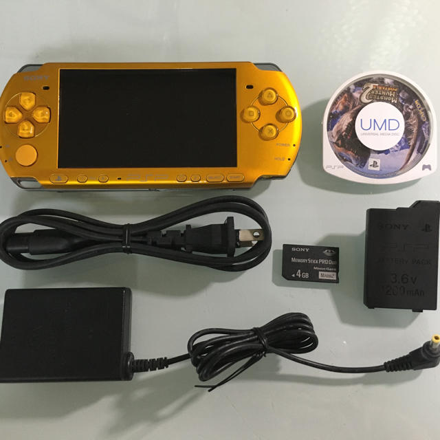 PlayStation Portable(プレイステーションポータブル)のPSP-3000 ブライトイエロー エンタメ/ホビーのゲームソフト/ゲーム機本体(携帯用ゲーム機本体)の商品写真