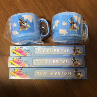 ディズニー(Disney)のディズニーミッキーのコップ＆歯ブラシセット(歯ブラシ/歯みがき用品)