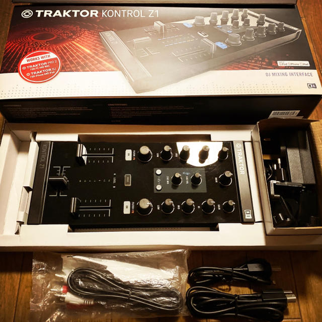 ★NATIVE INSTRUMENTS TRAKTOR KONTROL Z1★