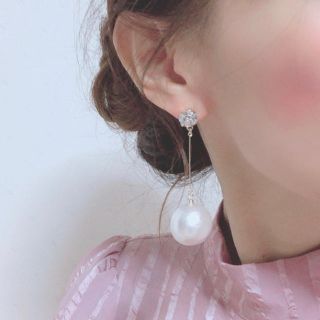 スワロフスキー(SWAROVSKI)のスワロフスキーと揺れる大粒コットンパール♡20mm(ピアス)